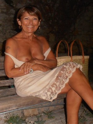 Mature MILF Sex Contact From London Searching For Discreet Sex Sessions