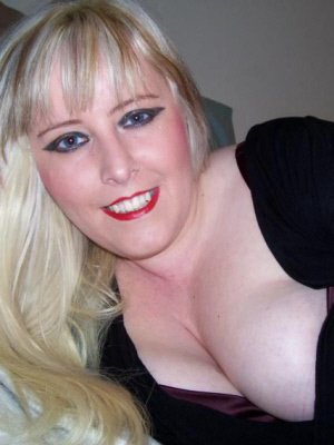 XXX Sex Contacts Dee, Sexy blonde BBW Bristol wanting to hear from men for sex text to see where it leads