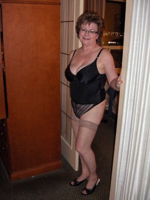 XXX sex contacts hot granny wants fantasy role play, sex text and nsa adult fun